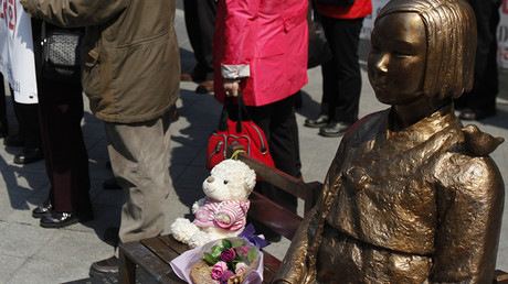 A statue of a girl which they call a 'peace monument' outside the Japanese embassy in Seoul © Kim Hong-Ji